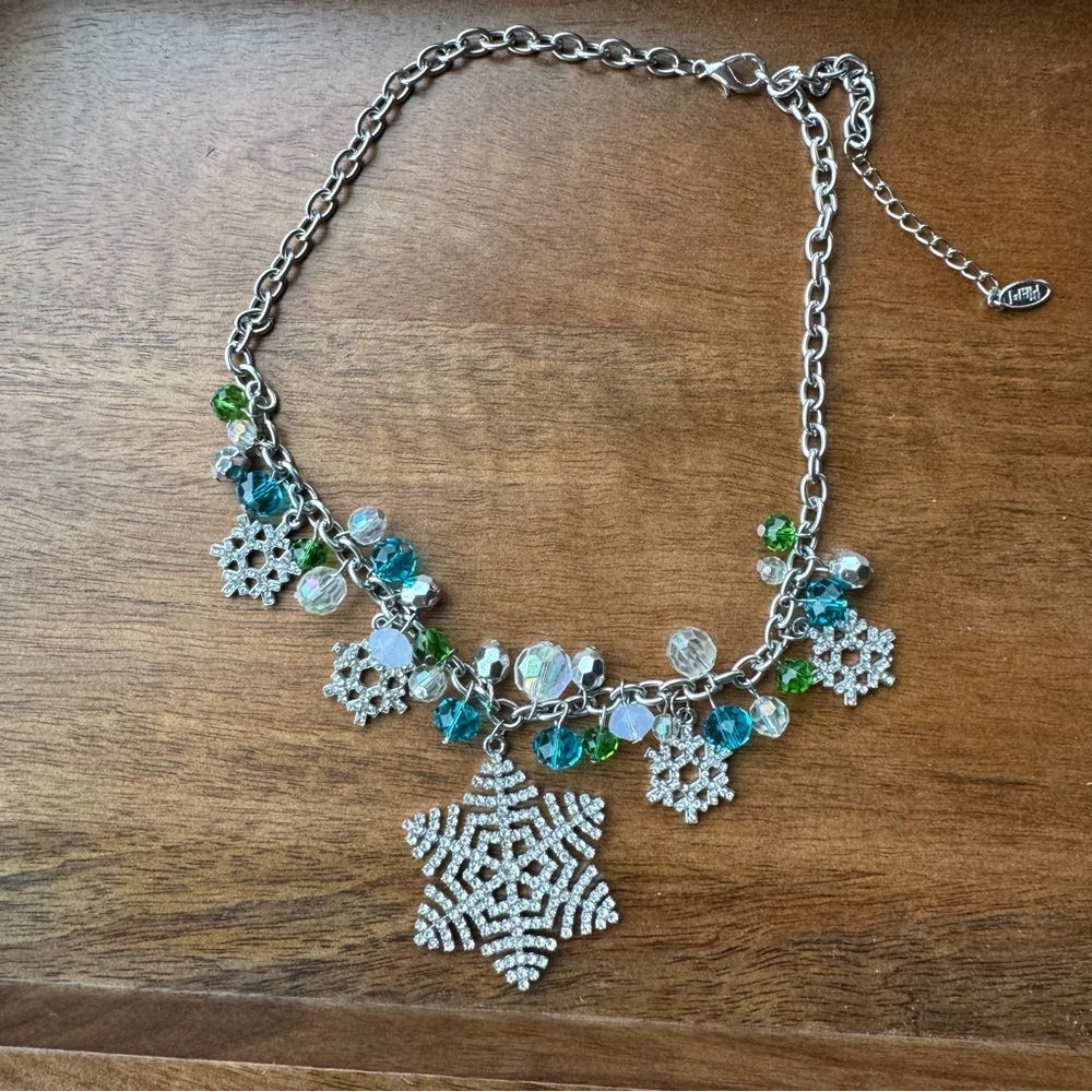 Pier One Imports Sparkle Snowflake Necklace & Bracelet Combo - Picture 7 of 10